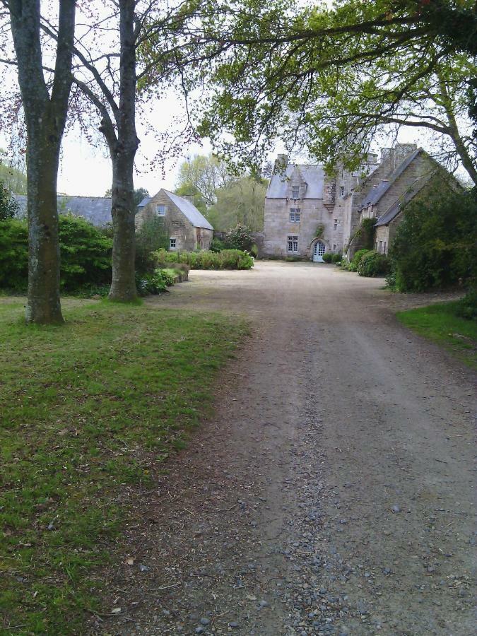 Ploubezre Manoir De Kerguereon B&B 외부 사진